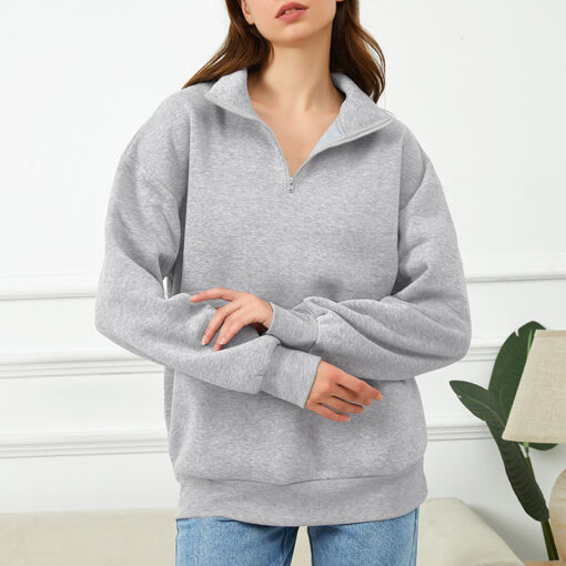 A long blouse with an openable collar